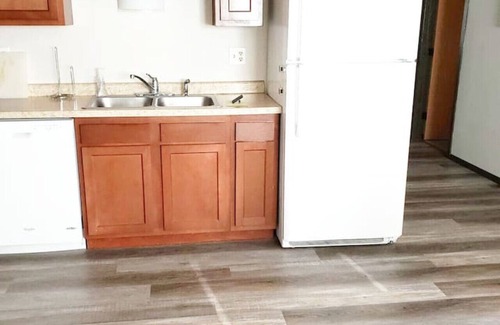 Plover Apartment | Cozy 3 bedroom apartment with free garage/parking