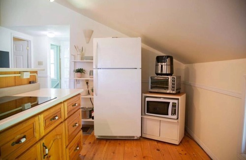 Turkey Point House | Cozy 3-Bedroom Beach Cottage