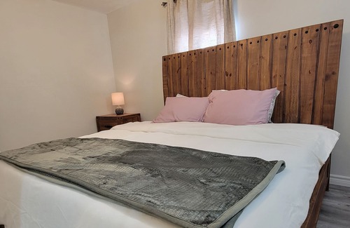 Omemee Cottage | Cozy 3-bedroom cottage with hot tub & gaming room.