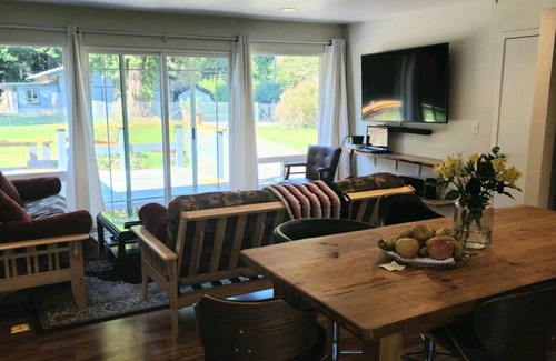 Crescent City Cabin | Cozy 3 bedroom cabin