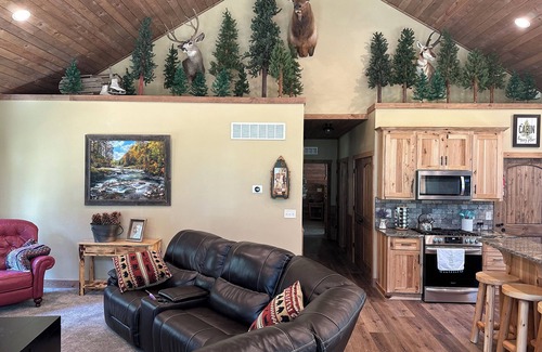 Island Park Cabin | Cozy 3-bedroom cabin with WiFi in soothing Island Park