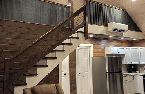 Argyle House | Cozy 3 bedroom cabin, country setting, North East Missouri