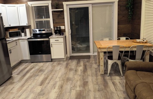 Argyle House | Cozy 3 bedroom cabin, country setting, North East Missouri