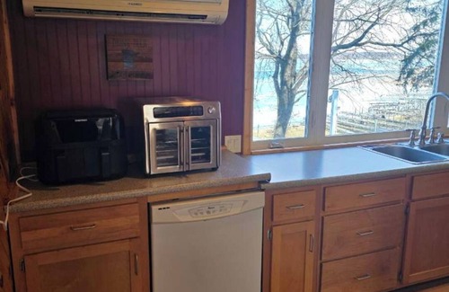Perham Cabin | Cozy 3-bedroom cabin in wonderful Perham with WiFi, AC and great fishing!