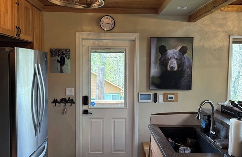 Wishon Cabin | Cozy 3-bedroom cabin in tranquil Wishon at Bass Lake near Yosemite National Park