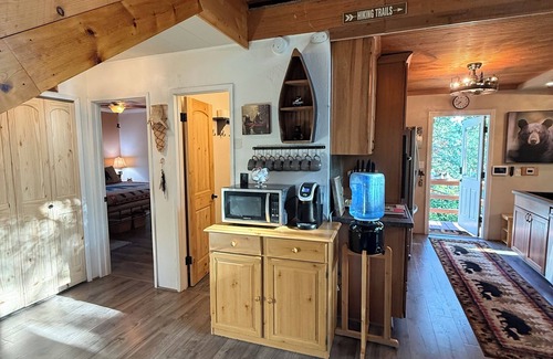 Wishon Cabin | Cozy 3-bedroom cabin in tranquil Wishon at Bass Lake near Yosemite National Park