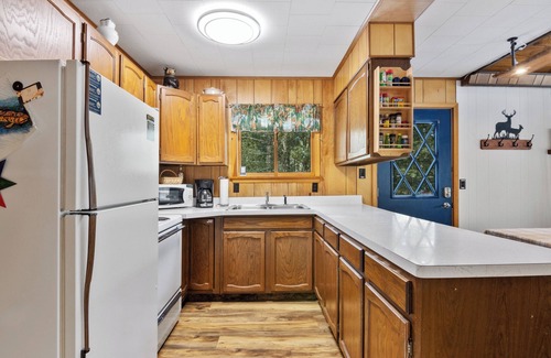 Baldwin Cabin | Cozy 3-bedroom cabin on the Pere Marquette River