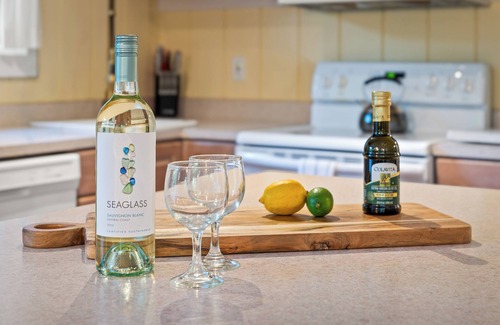 Nellysford Cabin | Cozy 3-bedroom cabin with Hot tub, WiFi, hiking, skiing, Wintergreen Resort!