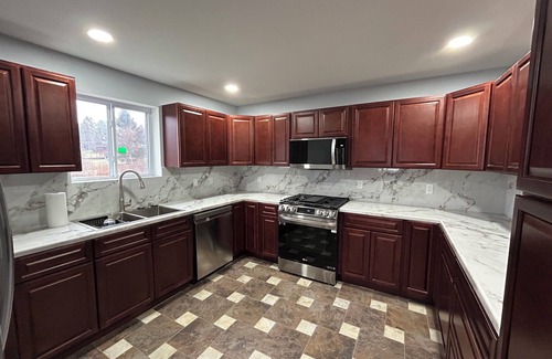 Etna Ski Chalet | Cozy 3-bedroom chalet in lovely Freeville with AC, WiFi