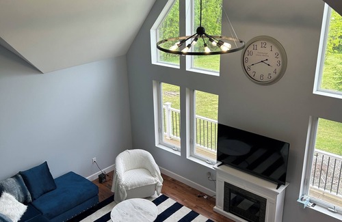 Etna Ski Chalet | Cozy 3-bedroom chalet in lovely Freeville with AC, WiFi