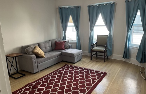 Readville Apartment | Cozy 3 bedroom close to the city
