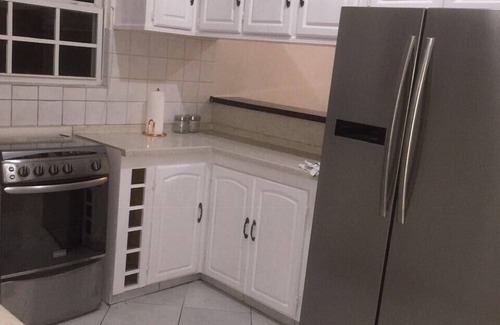 Haggatt Hall Condo | Cozy 3 Bedroom Condo with WIFI