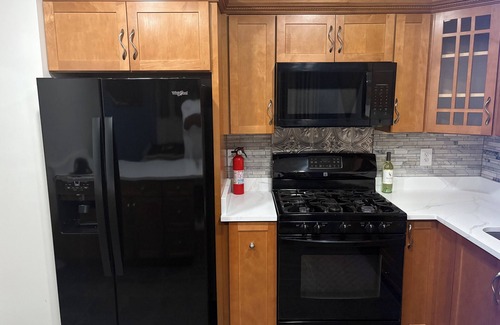 Miller Beach Condo | Cozy 3-bedroom condo with AC, WiFi in charming Miller Beach