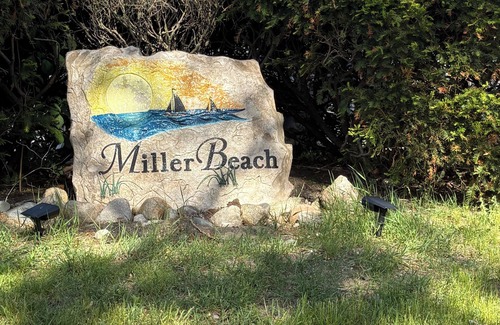 Miller Beach Condo | Cozy 3-bedroom condo with AC, WiFi in charming Miller Beach