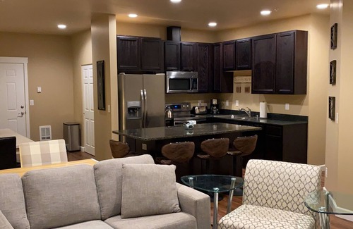 Burien Condo | Cozy 3 bedroom Condo on 2nd/Top floor