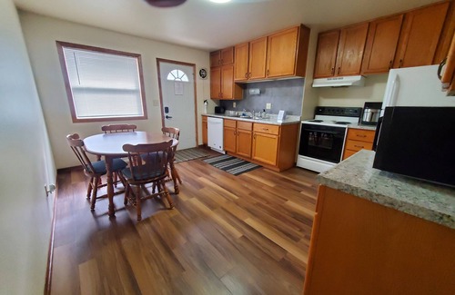 Eau Claire Condo | Cozy 3-bedroom condo with AC and WiFi in enjoyable Eau Claire