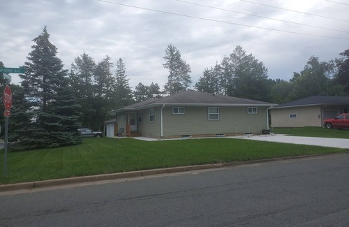 Eau Claire Condo | Cozy 3-bedroom condo with AC and WiFi in enjoyable Eau Claire