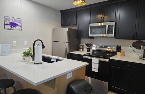 Manhattan Condo | Cozy 3-bedroom Condo at Stadium Place