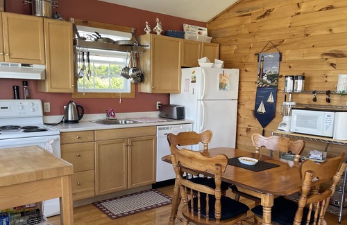 Clinton Cottage | Cozy 3 Bedroom cottage with beautiful water view