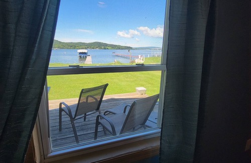 Okee Cottage | Cozy 3 Bedroom Cottage- Breathtaking Lake Views
