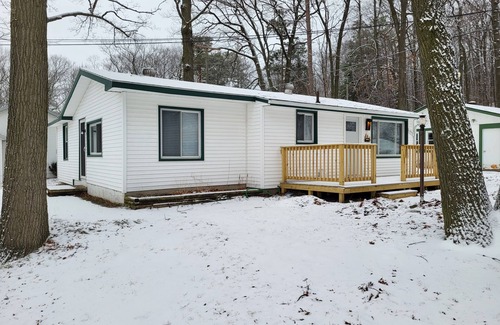 Gaylord Cottage | Cozy 3 bedroom cottage close to Gaylord and Otsego lake