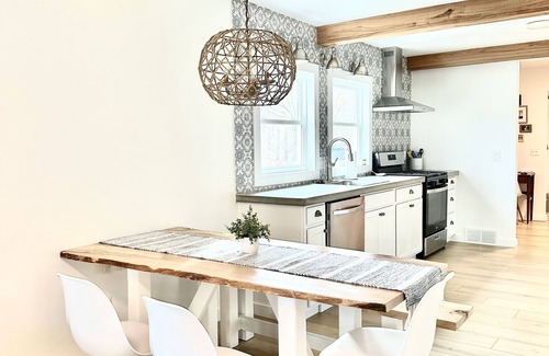 Erie House | Cozy 3 Bedroom Cottage Your Home Away From Home.