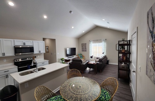 Wichita House | Cozy 3-Bedroom Duplex