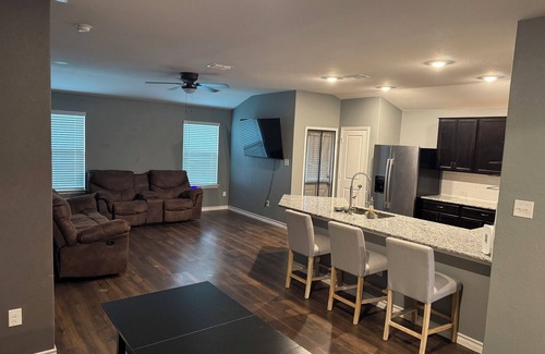 Southside House | Cozy 3-bedroom family house in San Antonio next to Lackland AFB