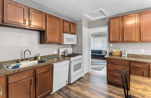 Ferndale House | Cozy 3 bedroom family friendly home just a few blocks from downtown Ferndale.