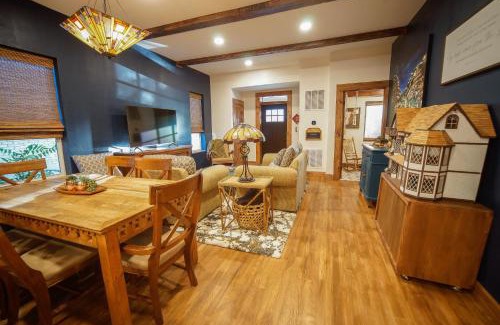 Delta House | Cozy 3-Bedroom Grand Chalet