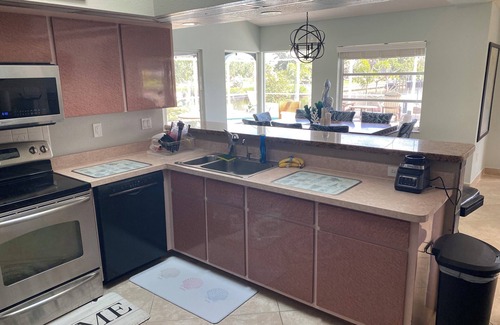 Port Charlotte House | Cozy 3-bedroom house in peaceful Port Charlotte with a pool on the canal