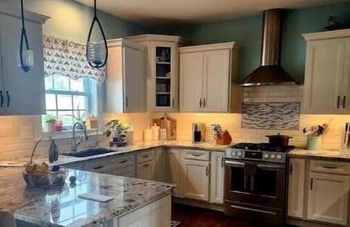 Rotterdam Junction House | Cozy 3 bedroom house with a pool near the track