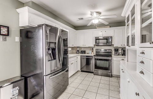 South Oklahoma City House | COZY 3 BEDROOM HOUSE NEAR WILL ROGERS INTERNATIONAL AIRPORT AND DOWNTOWN OKC