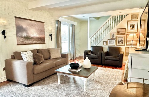 Durham Region House | Cozy 3 Bedroom Home Neighbouring Dagmar Ski Resort. Only 1 Hour from Toronto.