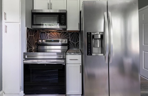 Columbus House | Cozy 3 bedroom home. Close to the airport and minutes from downtown