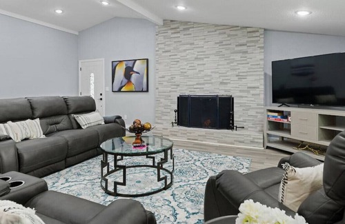 Longwood House | Cozy 3 Bedroom Home, Great location!!!!!