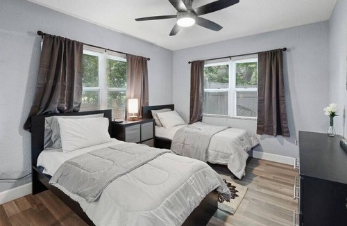 Longwood House | Cozy 3 Bedroom Home, Great location!!!!!