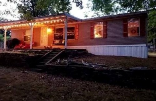 Protem House | Cozy 3-bedroom home on beautiful Bull Shoal with WiFi, AC