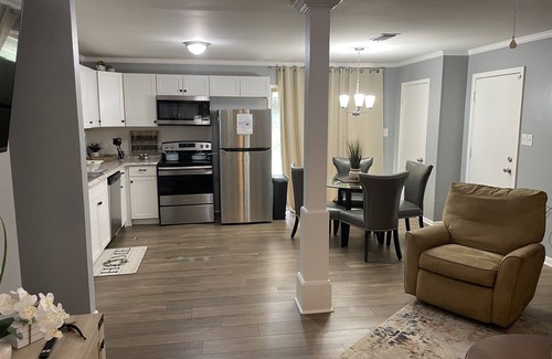 Little Rock House | Cozy 3 bedroom home with fast wifi very close to hospital.