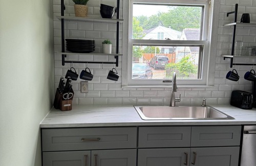 Nokomis House | Cozy 3 bedroom home near airport/Mall of America/Lake. Quiet neighborhood.