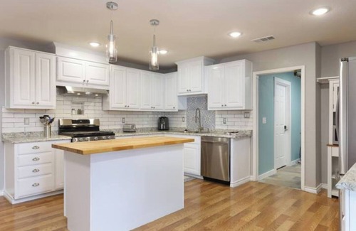 Arena District House | Cozy 3-bedroom home with AC and WiFi mins to Frost Bank CTR, Riverwalk, Alamo