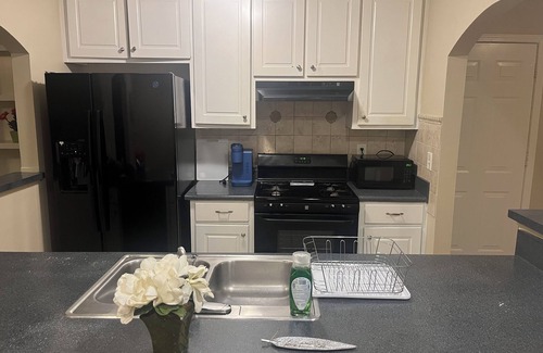 Fairburn House | Cozy 3-bedroom home with WiFi and AC near the Airport