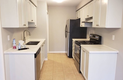 Norval House | Cozy 3-Bedroom House, Walking Distance Near Ridgeway/Eglinton Plaza's Dining Hub