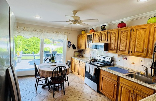 Plainedge House | Cozy 3-Bedroom House in Farmingdale! Near Bethpage Black, Village and Train!