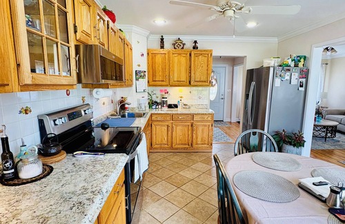 Plainedge House | Cozy 3-Bedroom House in Farmingdale! Near Bethpage Black, Village and Train!