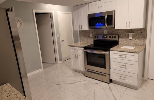 Spring Hill House | Cozy 3-bedroom house in peaceful Spring Hill with WiFi, AC. Sleeps up to 15