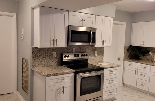 Spring Hill House | Cozy 3-bedroom house in peaceful Spring Hill with WiFi, AC. Sleeps up to 15