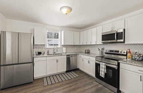 Sylvan Hills House | Cozy 3 Bedroom House by the Airport