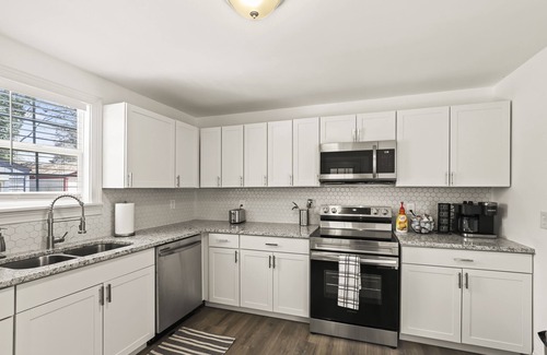 Sylvan Hills House | Cozy 3 Bedroom House by the Airport