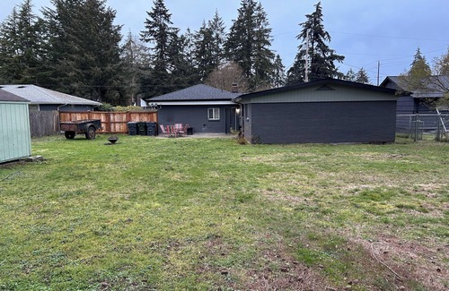 Lakewood House | Cozy 3-bedroom house in Lakewood